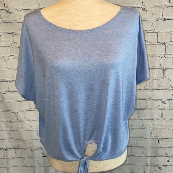 Do everything in love crop front tie tee - Picture 1 of 8